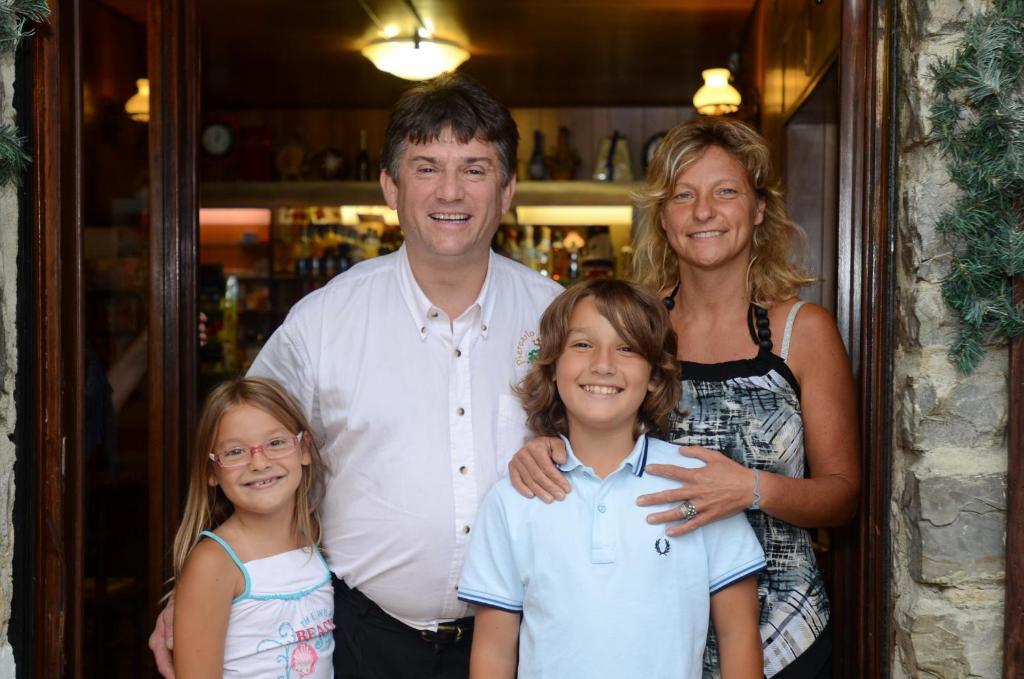 Albergo Ristorante Da Piercarlo 브랄로 디 프레골라 외부 사진